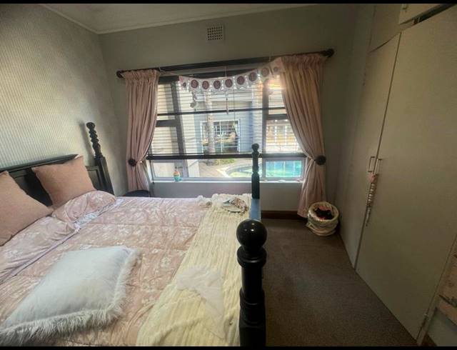 4 BEDROOM HOUSE FOR SALE IN CLUBVILLE